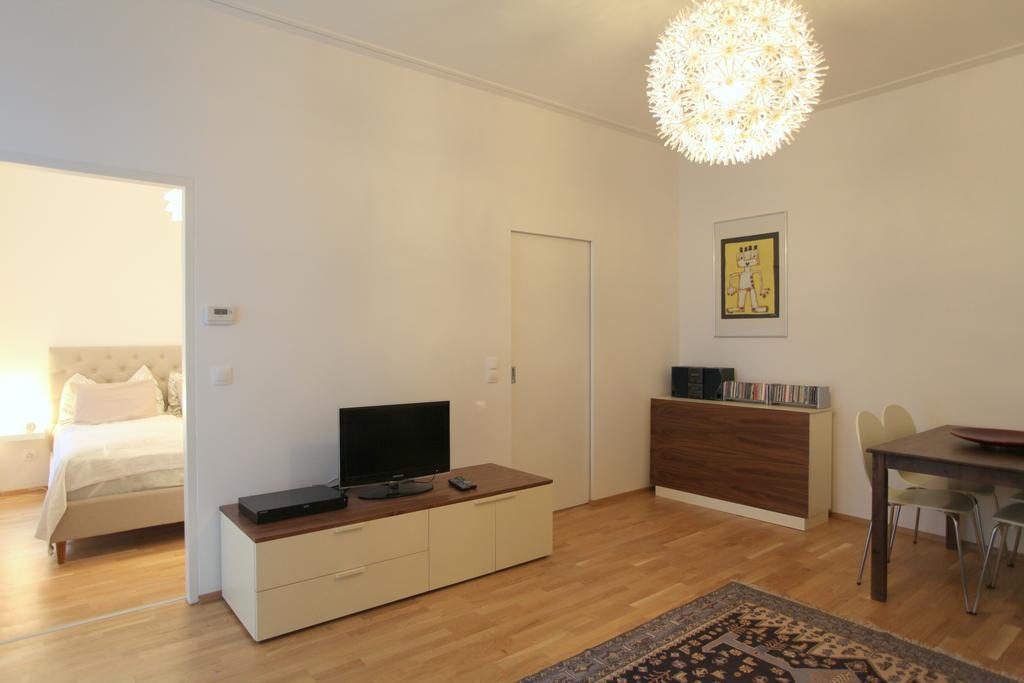 Moderne Stadtwohnung Mit Balkon فيينا الغرفة الصورة